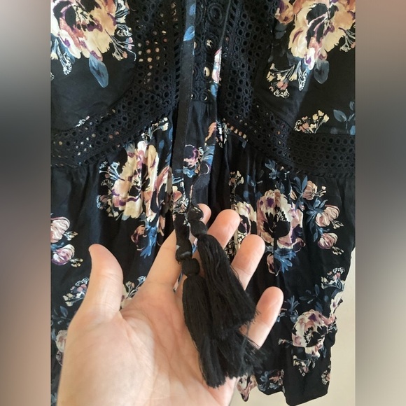 Torrid Top 2 Floral Sleeveless Boho Eyelet Trim Tasseled - Picture 6 of 8
